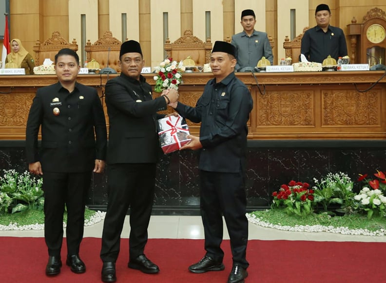 Eksekutif Dorong Dua Ranperda – PALOPOPOS