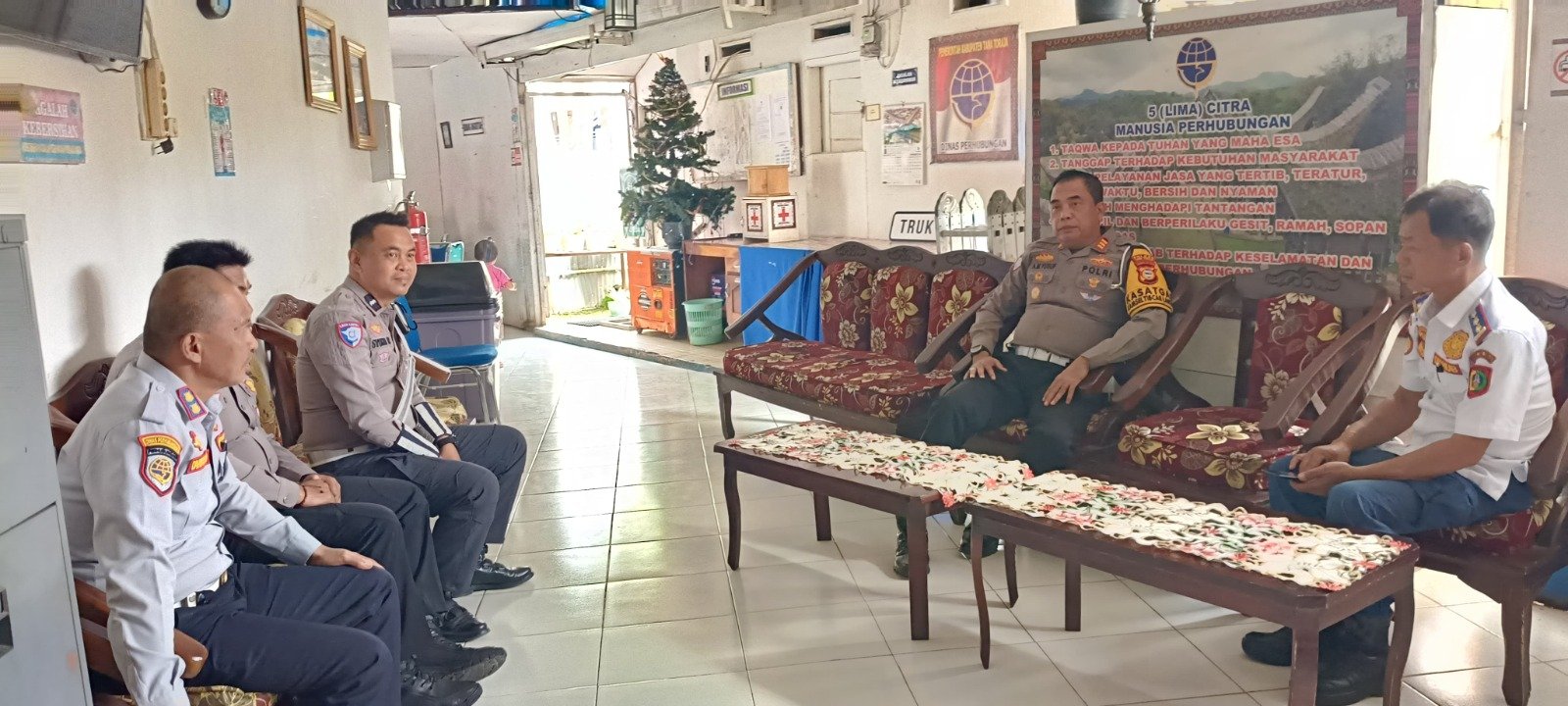 Polisi dan Dishub Tana Toraja Rakor Sosialisasi Larangan Truk Muat Orang