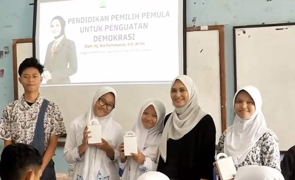 Nia Purnakania Gelar Pendidikan Demokrasi di SMAN 1 Majalaya, Tanamkan Kesadaran Politik Sejak Dini