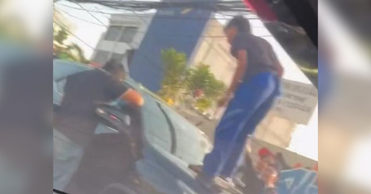 Viral Mobil Fortuner Diamuk Massa di Tanah Abang, Kaca Pecah dan Bodi Rusak